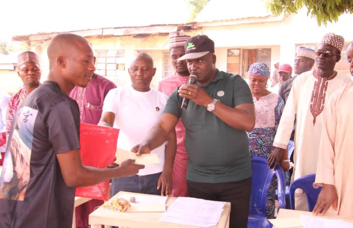 Member representing Akwanga North constituency at the Nasarawa State House of Assembly, Hon Larry Ven Bawa presenting scholarship grant one of the beneficiaries