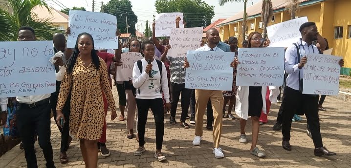 Doctors halt medical activities in FMC Keffi, protest assault on members