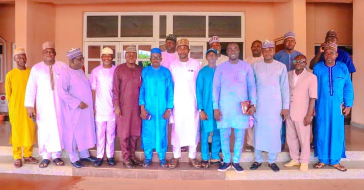 Nasarawa State House of Assembly Committee on Urban Development in a group picture with Engr. Mohammed Wada Yahaya, the Managing Director of NUDB and others