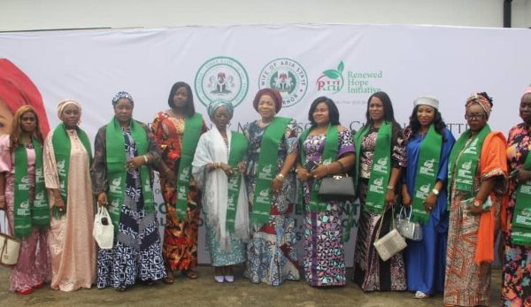 Mrs. Priscilla Chidinma Otti, the First Lady of Abia State in a group photograph with stakeholders and representatives of renewed hope initiative