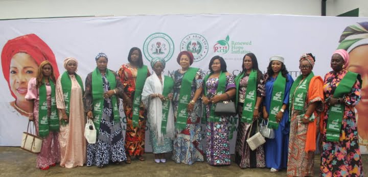 Mrs. Priscilla Chidinma Otti, the First Lady of Abia State in a group photograph with stakeholders and representatives of renewed hope initiative