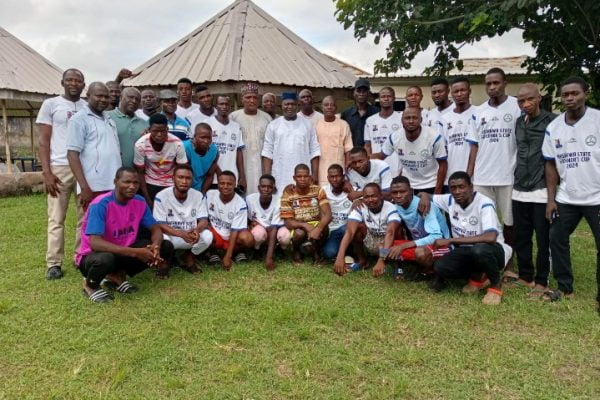 Rt. Hon Usman Labaran Shafa, the immediate past legislator for Toto/Gadabuke constituency, now Executive Secretary Nasarawa Teachers Service (middle), Hon Salihu Gimba, SA to NSHA Speaker flanked by Officials and players of Toto LG on Saturday at Meseda Hotel Lafia, Nasarawa State.