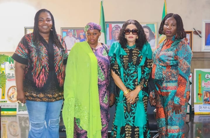 Dr. Mrs. Mary Alile Idele, APC's National Women Leader in group photograph with Sister to Sister Group