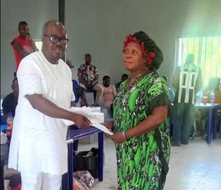Akpimegi Gifts N2.4m to 120 Women in Delta Community