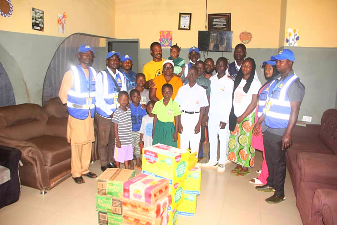 The Coordinator of the Kpuchum Care Initiative, Mr. Geoffrey Babale and other members of the Organization in a group photograph with the Orphans and the items presented to them.