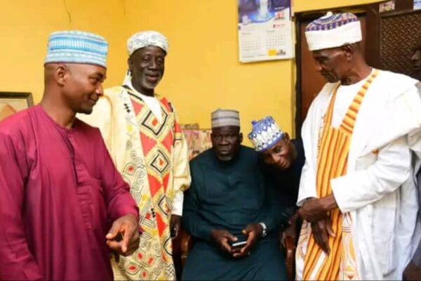 The Gwagwalada PDP chairmanship Comrade Mohammed Kasim Ikwa (m) seated during his visit to seek royal blessing at the palace of the Agora of Zuba chiefdom HRH Alhaji Mohammed Bello Umar on Wednesday.