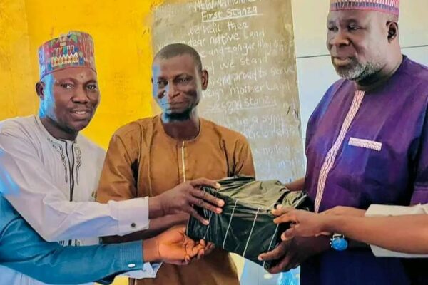 The Gwagwalada PDP chairmanship candidate Hon Mohammed Kasim Ikwa recieve some support from ZUKOYDA executives shortly after declaring support for the party's chairmanship candidate on Sunday in Tungan-Maje.