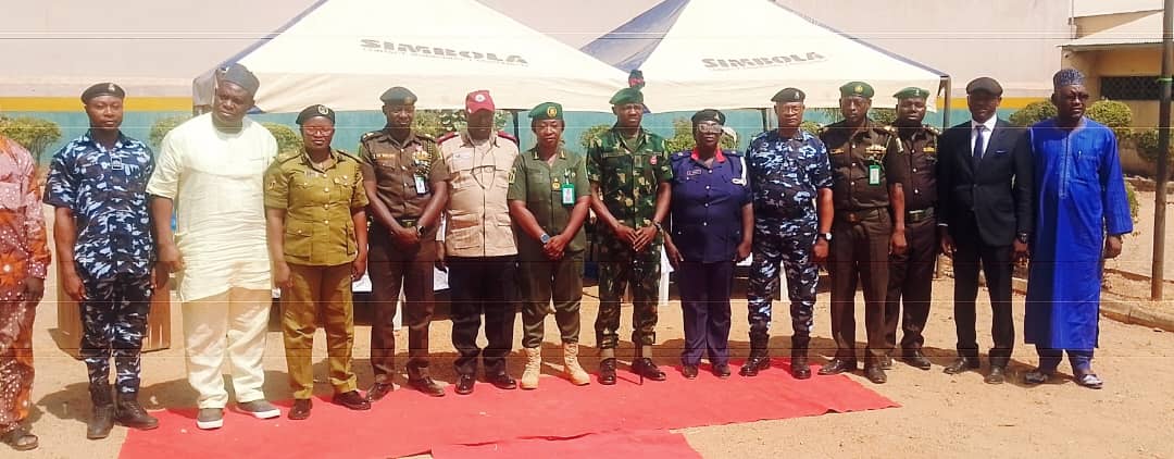 Some officers and men of corrections with sisters federal government security agencies in a group photograph.