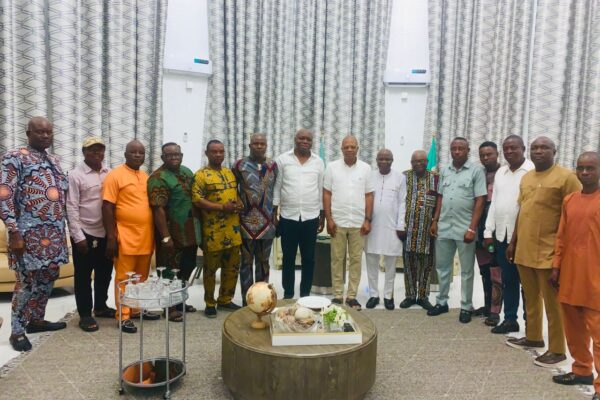 Ukodhiko Meets Owhe Clan PGs, Assures Completion of Power Upgrade