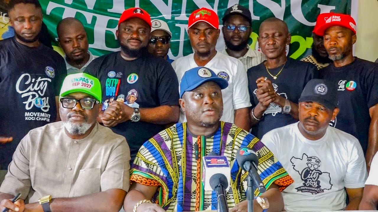 Ogah Mark Okpanachi middle during press briefing