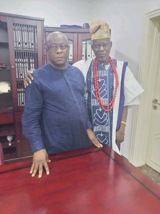 Hon. Sam Aro (L), Chief Richard Asaje (R)