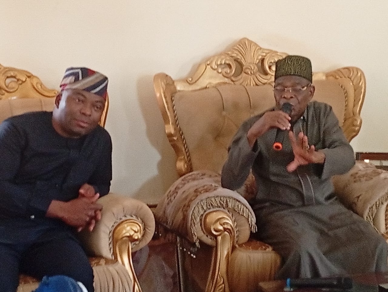 The Chairman of Kuje Area Council Hon Samuel Danjuma Shekwolo during his visit to Sa'Rubochiyi of Rubochi chiefdom HRH Alhaji Ibrahim Mohammed Pada at his palace on Saturday.
