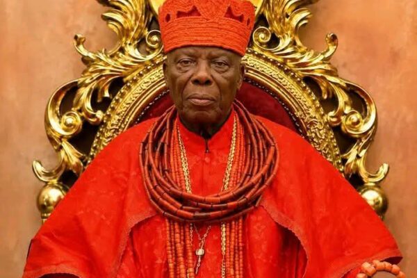 Delta State Governor Sheriff Oborevwori congratulates Orodje of Okpe Kingdom, Maj. Gen. Felix Mujakperuo (Rtd), on his 20th coronation anniversary.