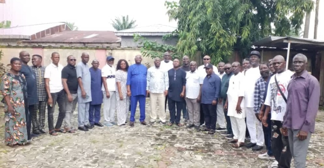 Paul Oweh addressing APC members during a mobilisation meeting in Emevor, Delta State