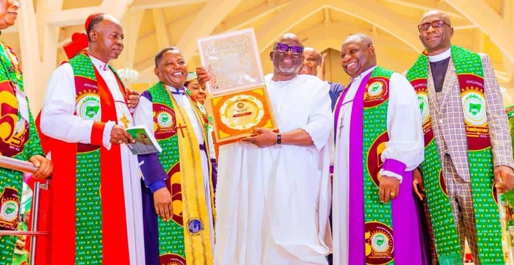 Funkekeme Solomon congratulates Governor Sheriff Oborevwori on his Christian Icon Award.